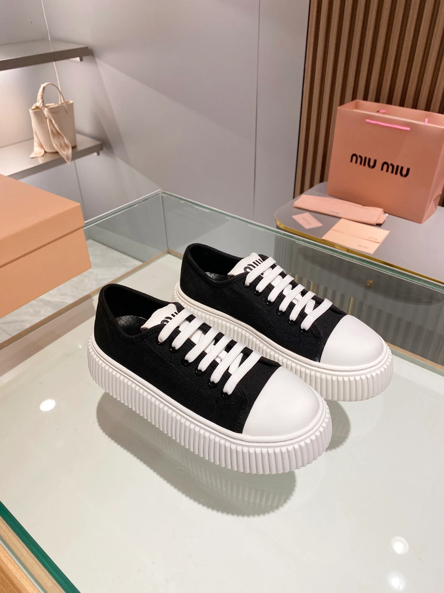 Коллекция Miu Miu 2023 года с подиума - Лоферы