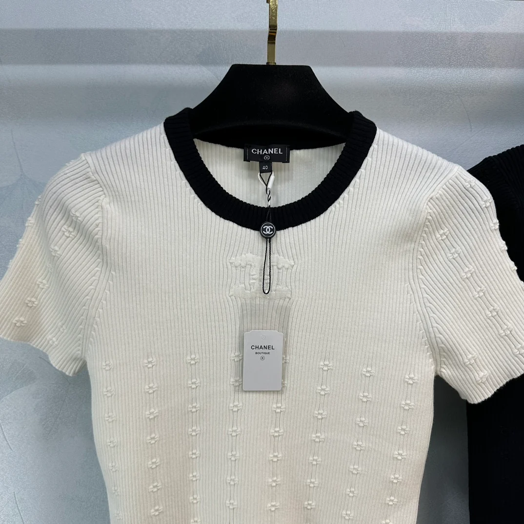 Минималистичный вязаный топ Chanel 2404