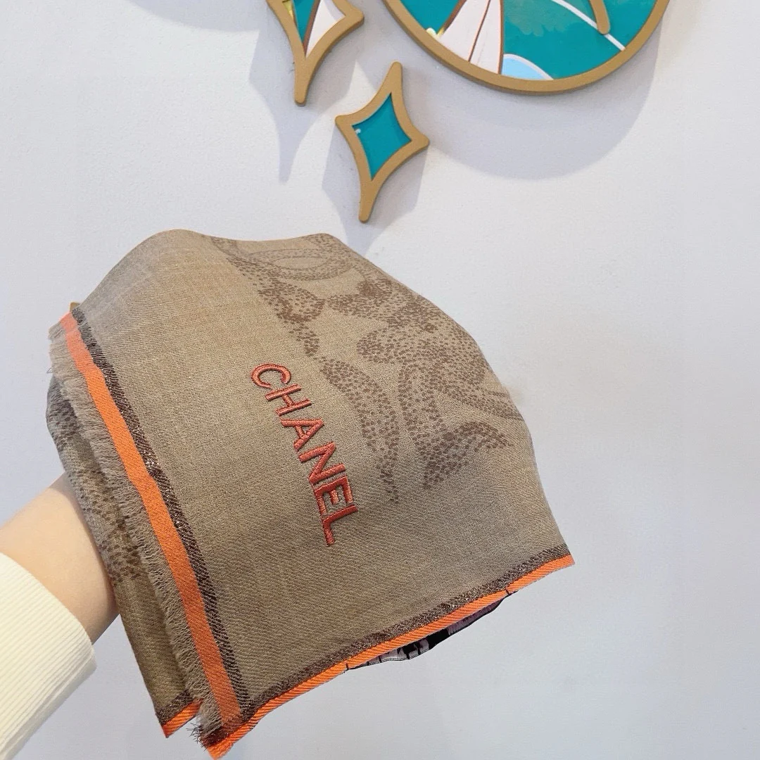 Шарф Chanel 2024 Metallic Camellia Scarf - коричневый