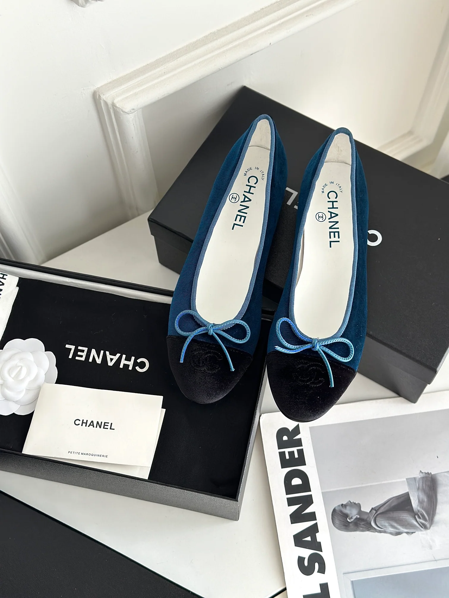 Новинка 2023 года от Chanel - Классические балетки - Бархатно-голубые