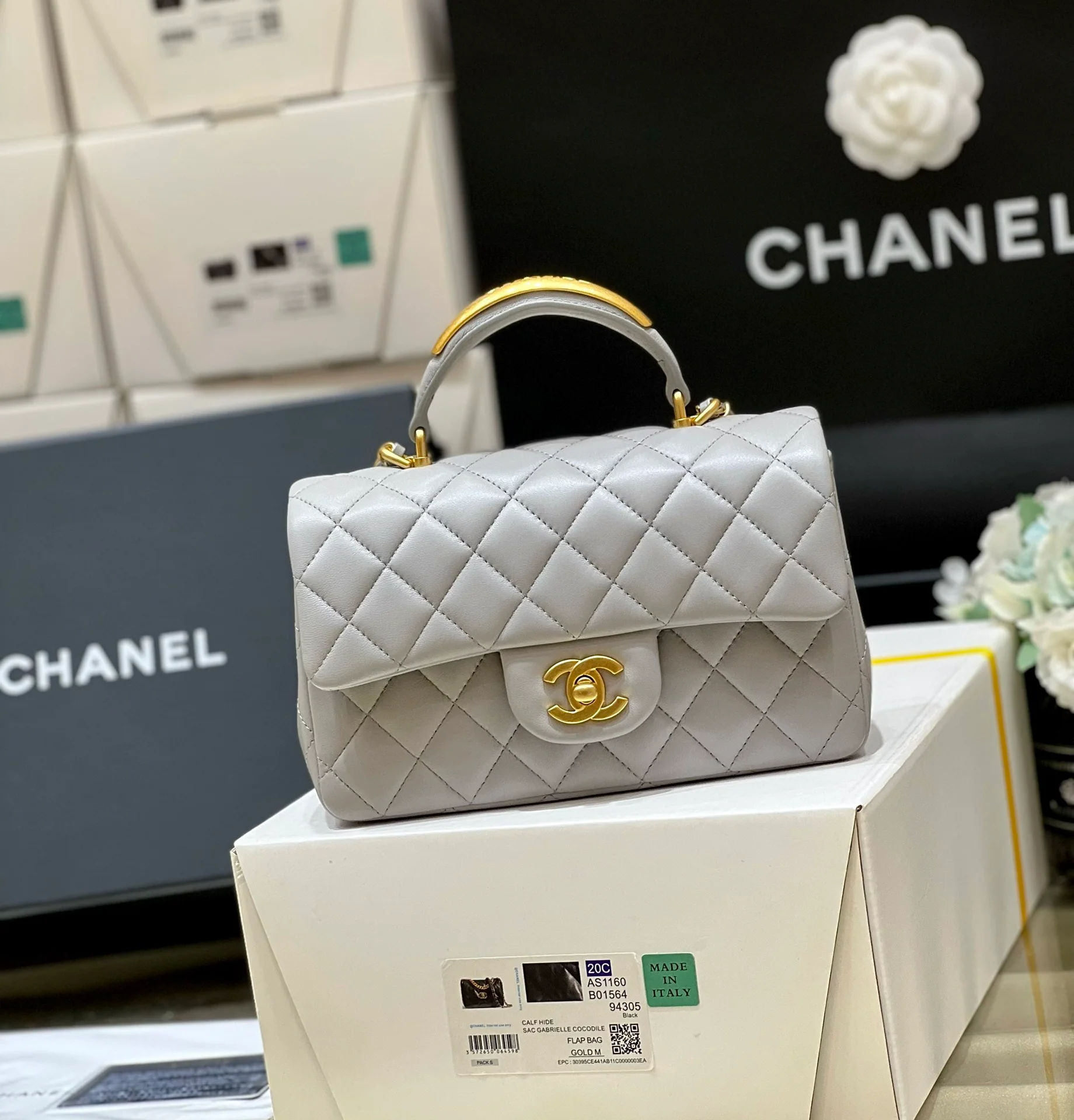 Новинка сезона осень/зима 2022 от Chanel - Металлическая ручка CF - Мини-ручка - Серый