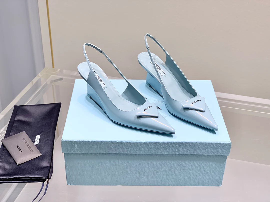 Prada - Синие туфли на низком каблуке
