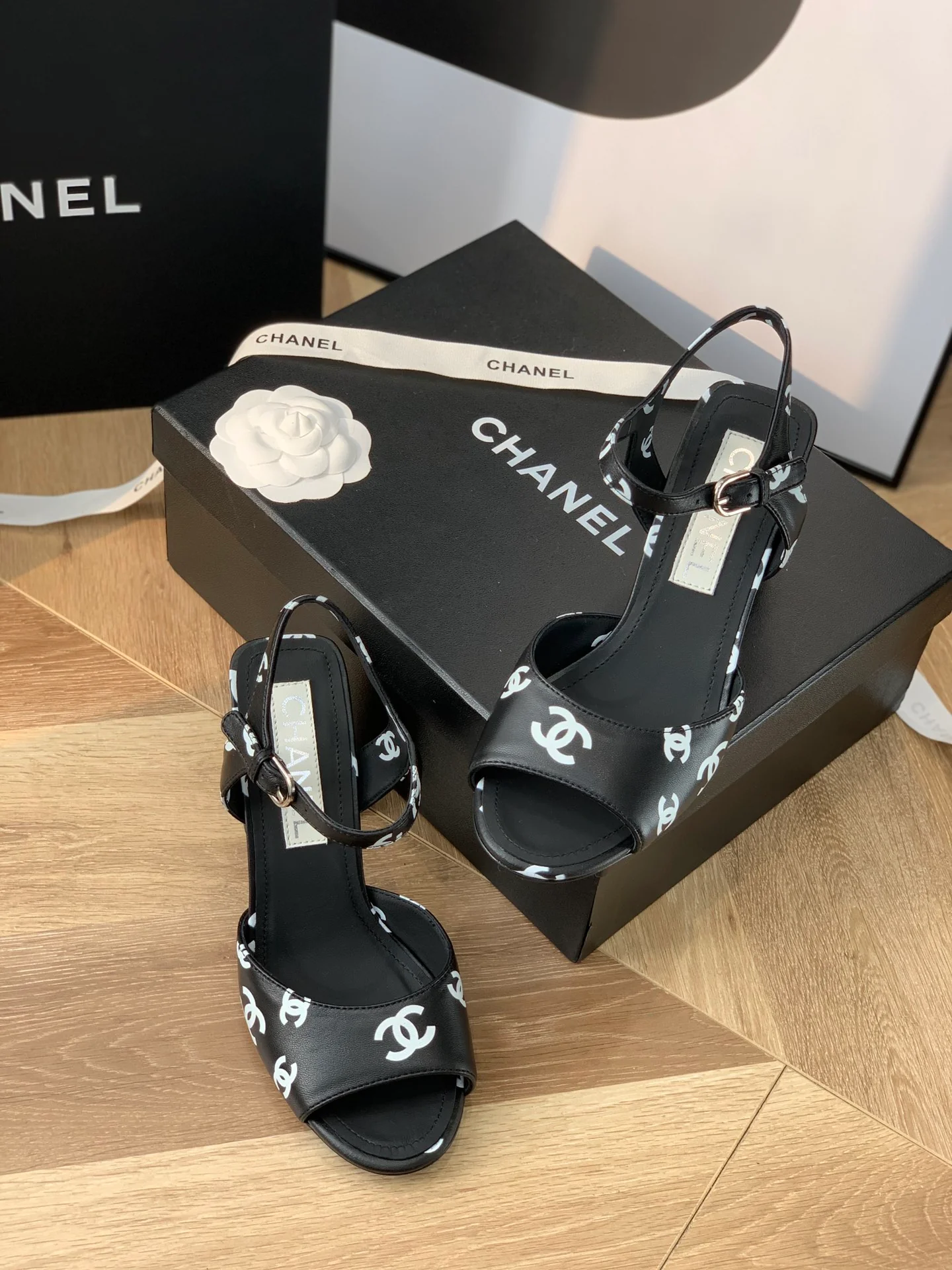 Chanel - Черные сандалии - Туфли на массивном каблуке