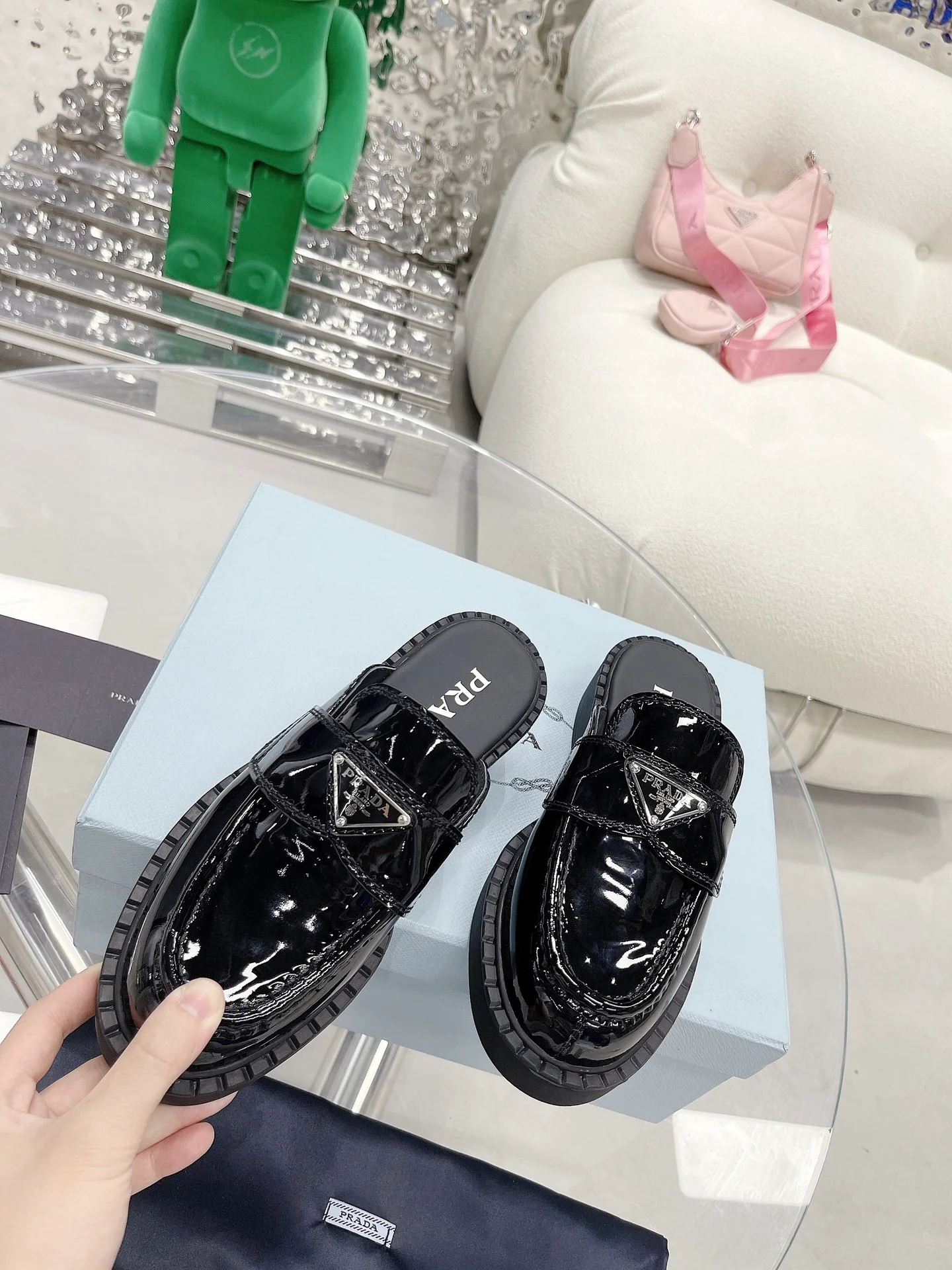 Коллекция Prada 2022 года с подиума - Лоферы на платформе