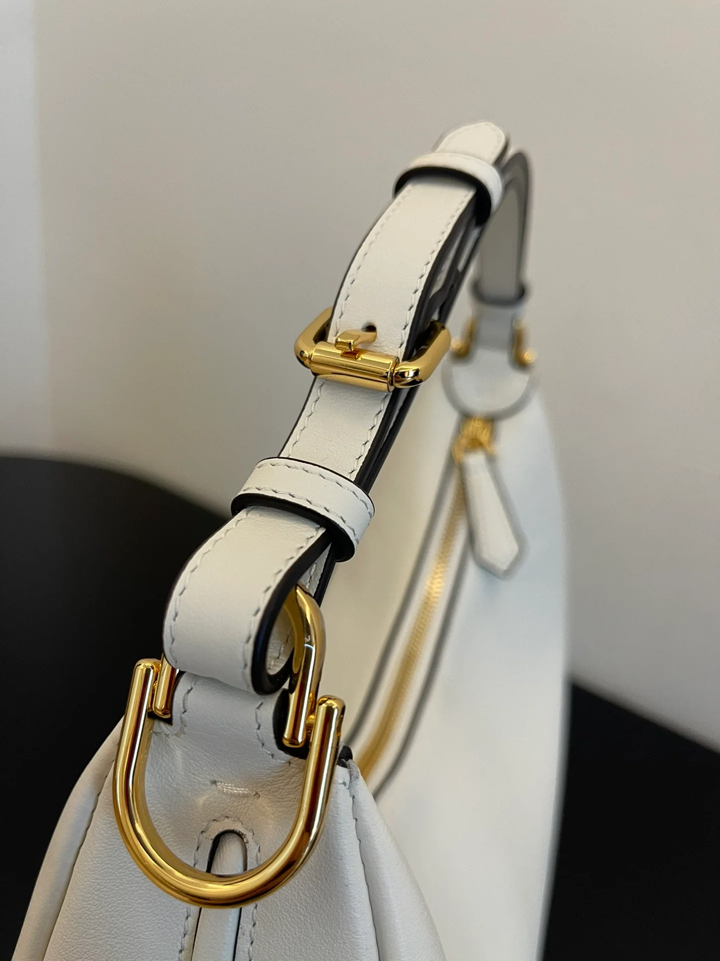 Fendi-fendigraphy - Маленькая белая кожаная сумка под мышку