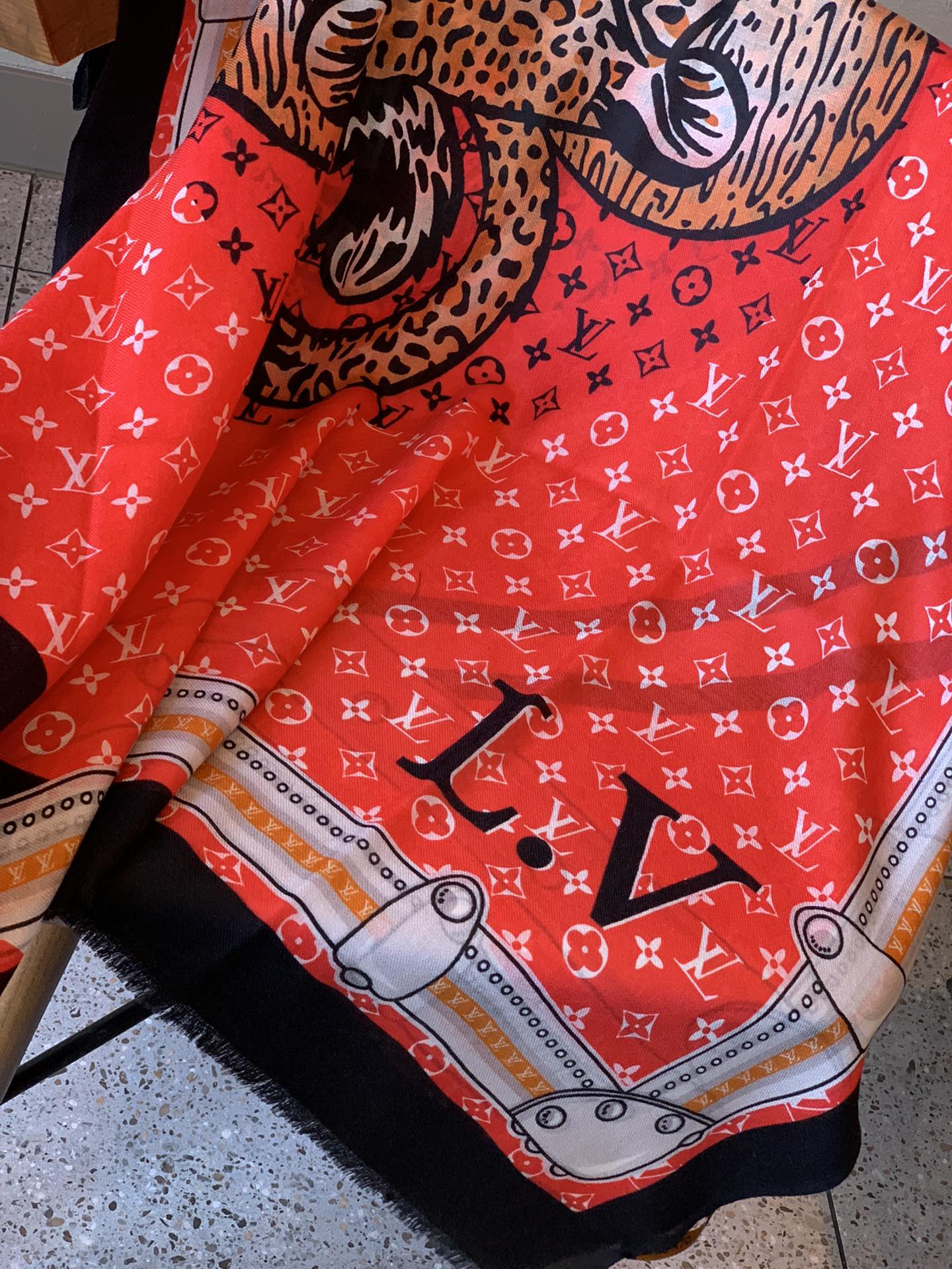 LV - Шарф с изображением тигра и животных - 200 - 110 см - 100 г - Чистый кашемир - Красный