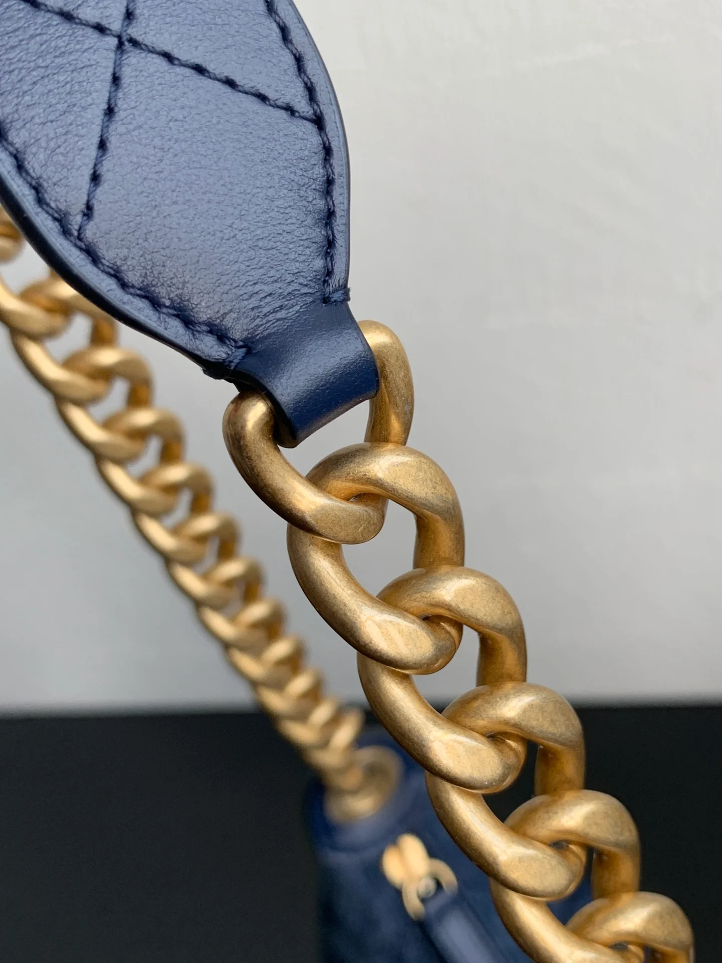 Chanel 25 Chobo Denim Small - Темно-синий