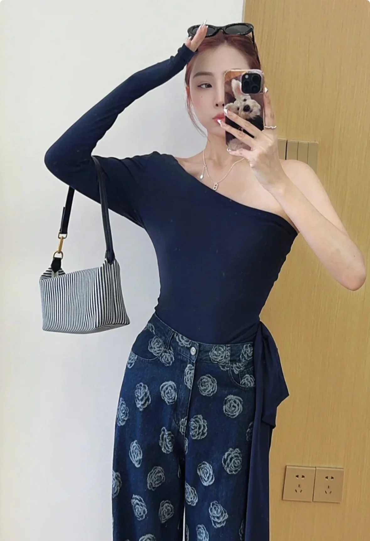 Косметичка/сумка для ланча Miu Miu из жаккардовой ткани - на фото.