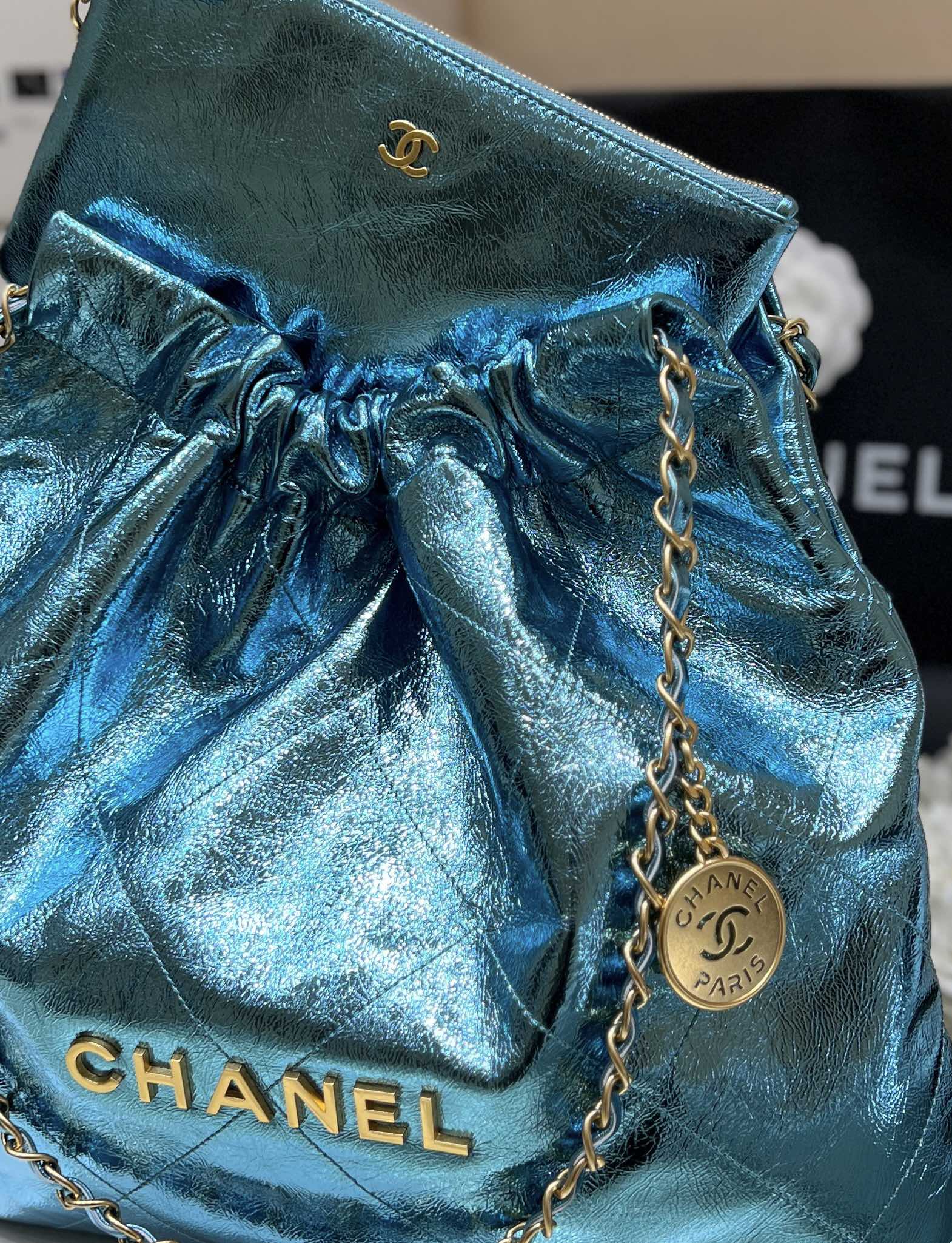 Мусорный мешок Chanel 25c из металлизированной кожи - синий