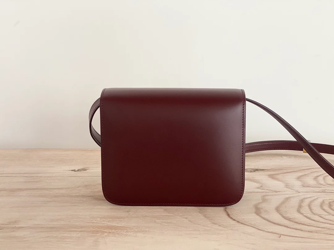 Сумка Celine Box-Tteen из полированной телячьей кожи бордового цвета