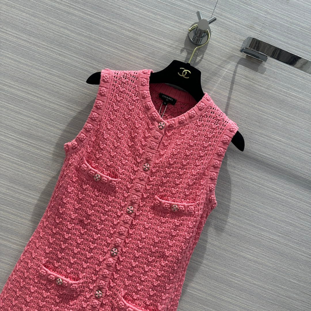 Chanel 2403 - Платье-жилет с ажурной фактурой и тиснением, розовое.