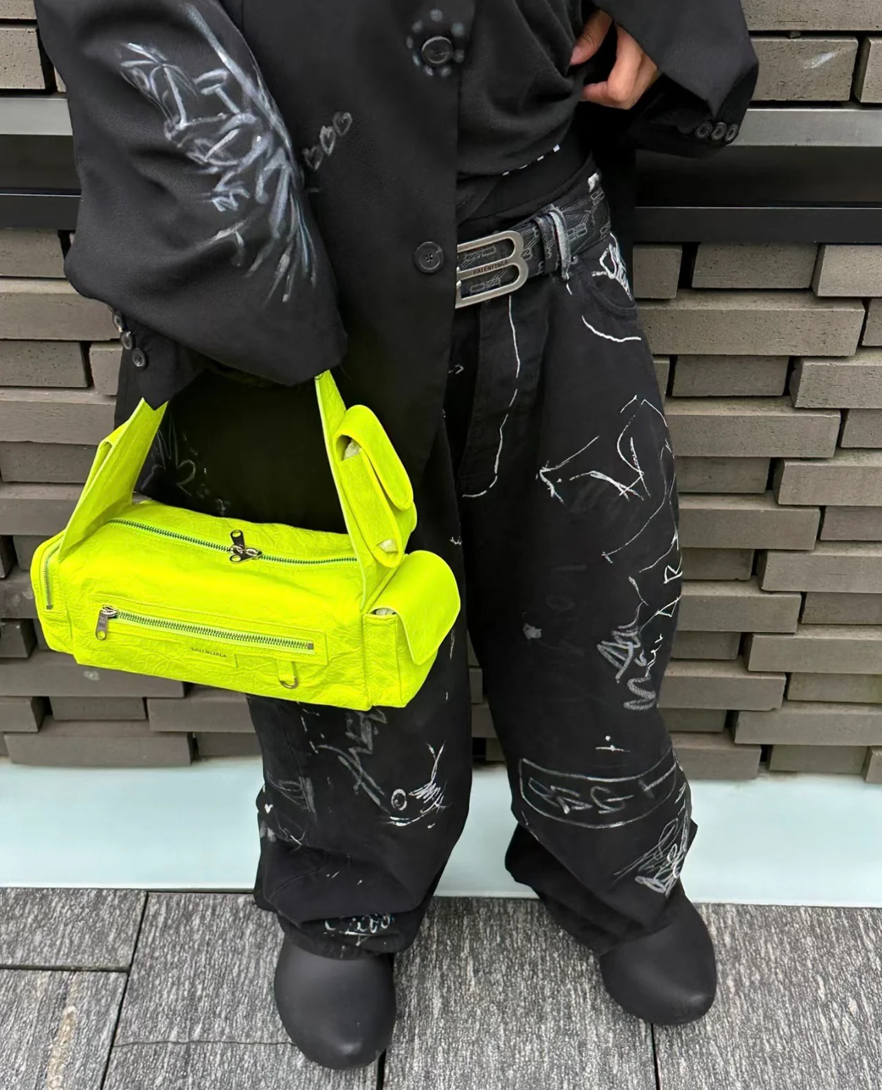 Сумка Balenciaga Superbusy, маленькая, 35 см, флуоресцентно-желтая.