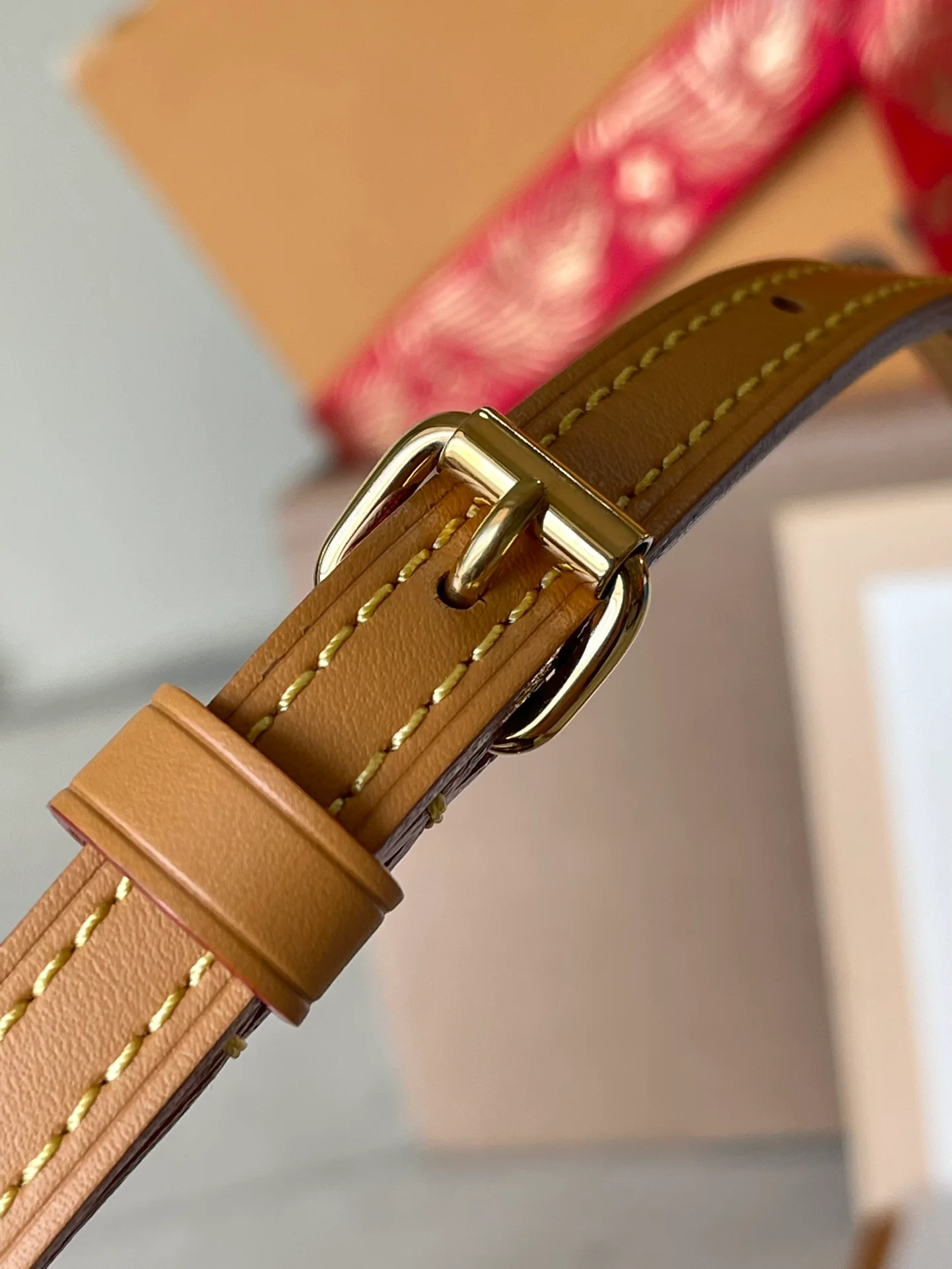 m46643-LV-Classic Shield Bag-Small