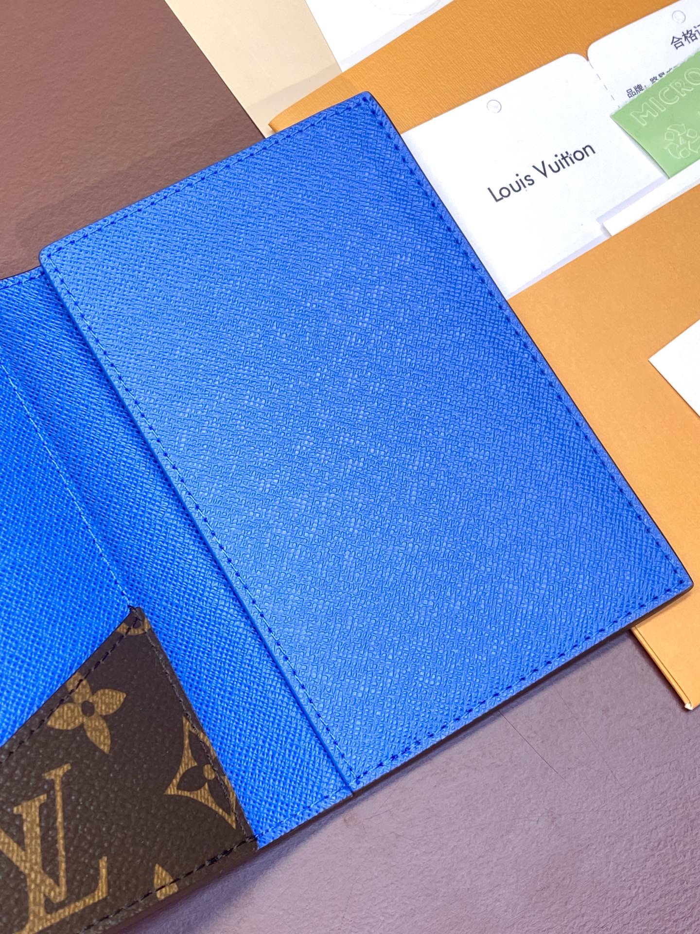 LV-m82867-Обложка для паспорта-Синяя