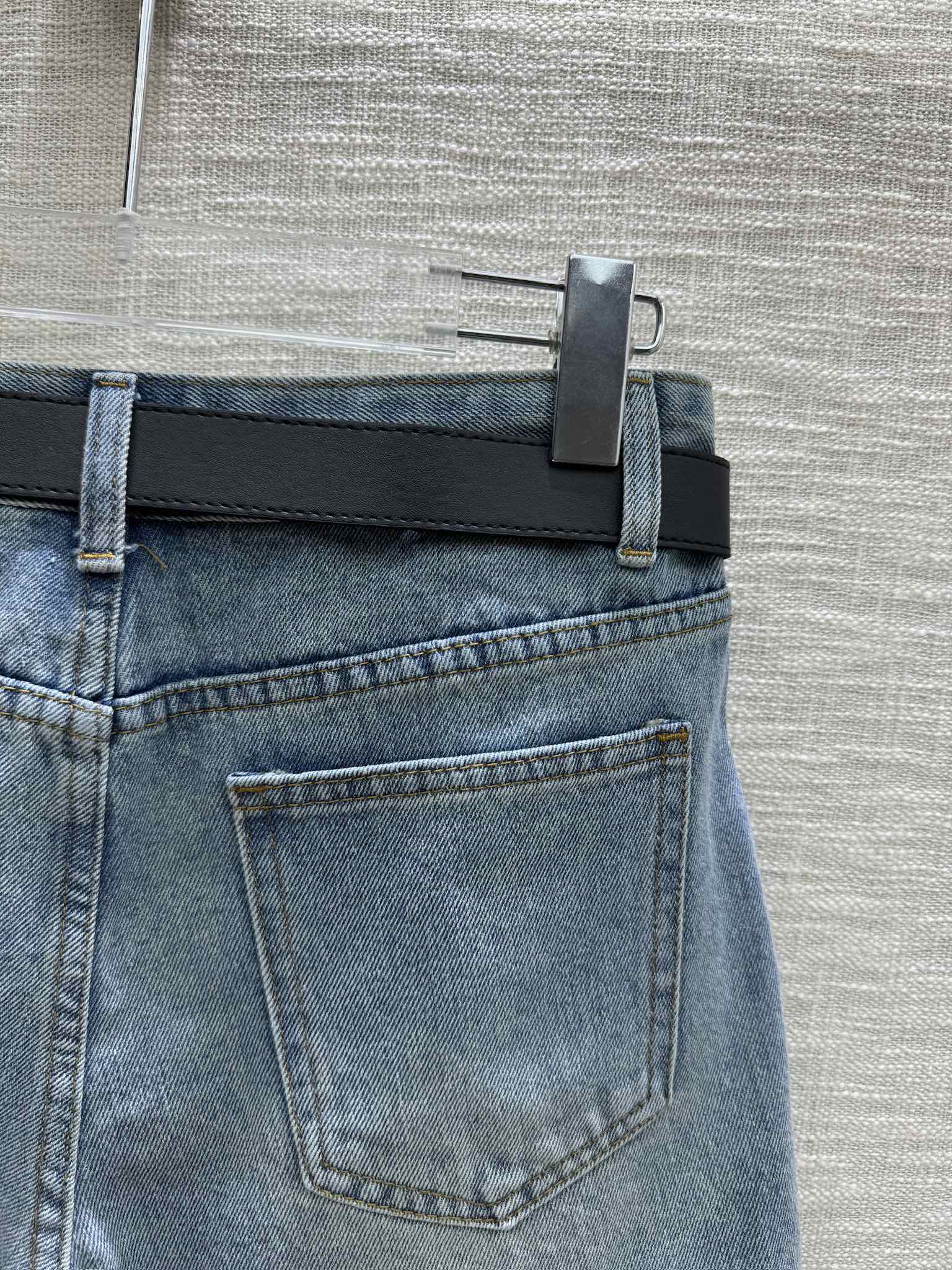 Джинсовые шорты Celine 2404 с двумя карманами