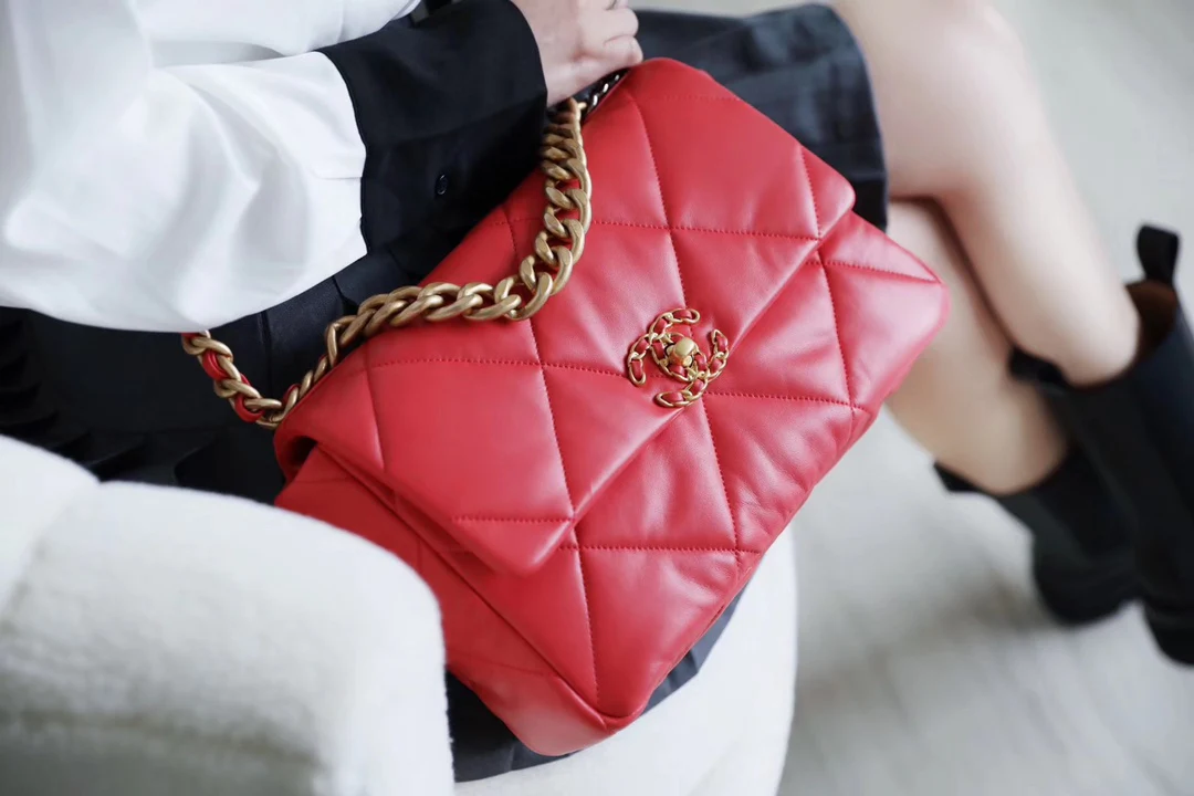 Сумка Chanel 19 - средний кораллово-красный цвет