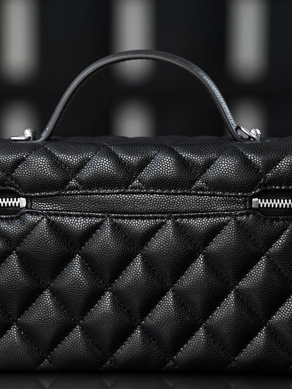 Сумка Chanel 25b Star Buckle LP Box Bag - черная с серебряной пряжкой.