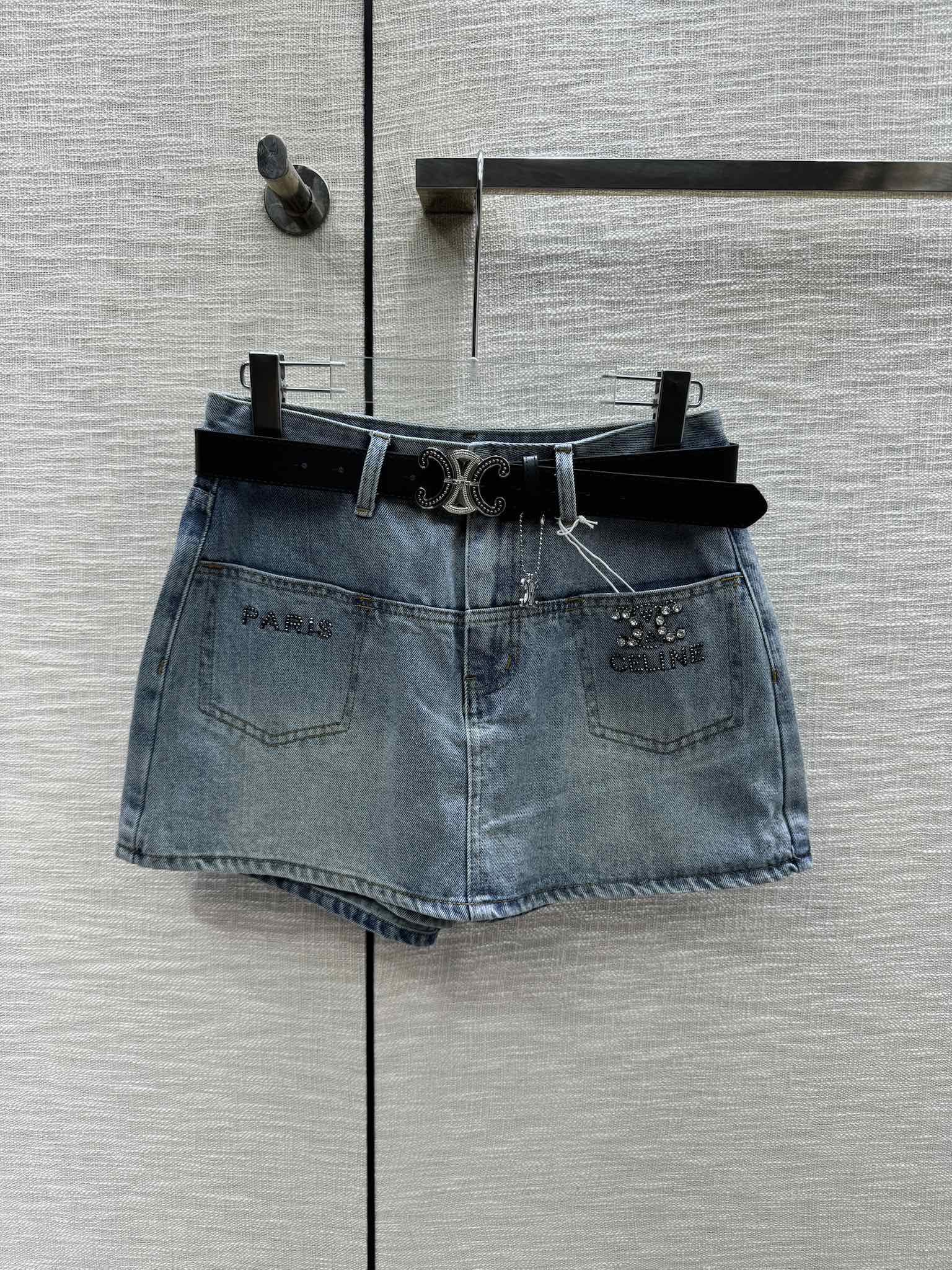 Джинсовые шорты Celine 2404 с двумя карманами