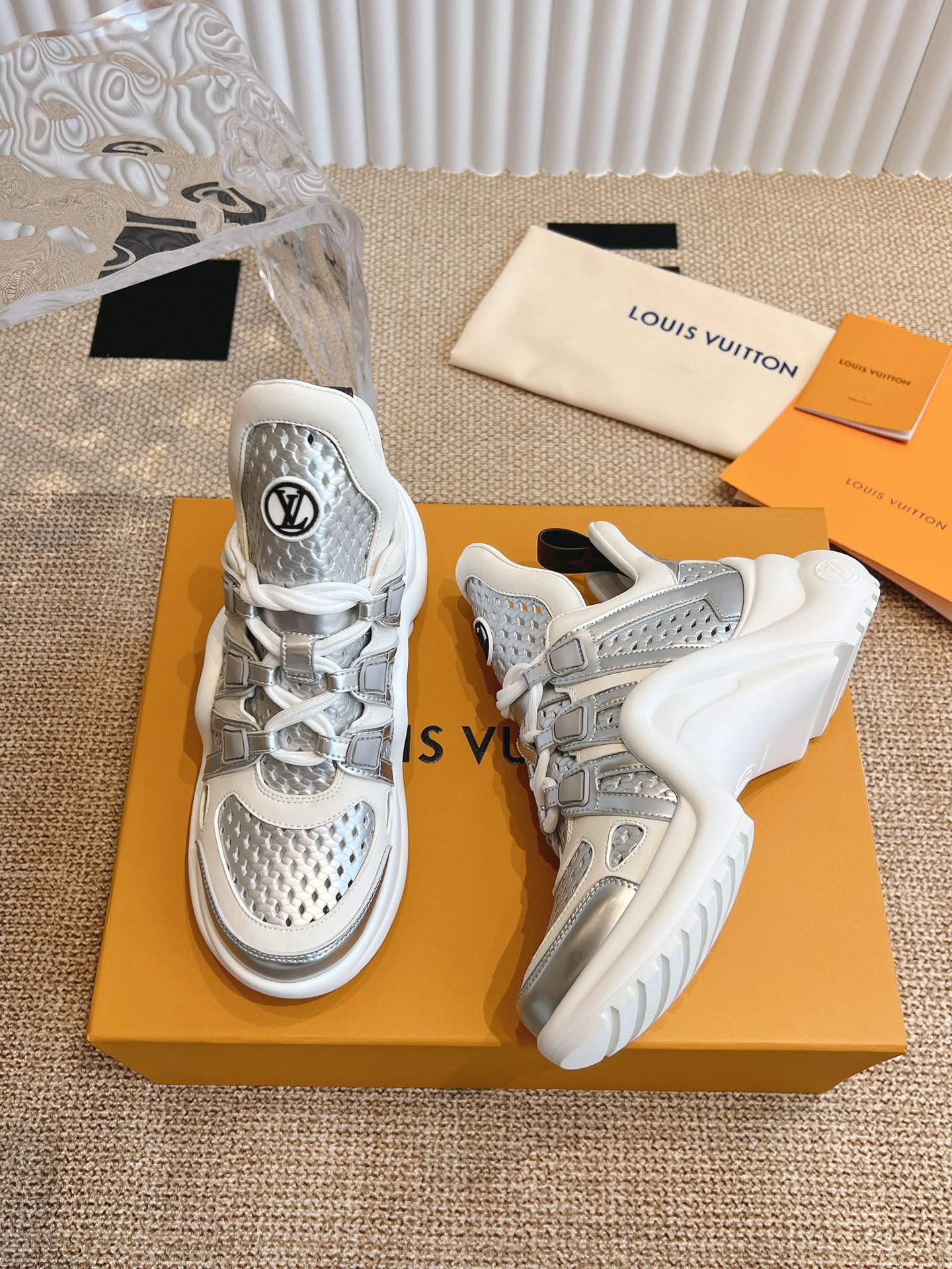 Повседневные туфли на платформе LV-2024 - серебристые