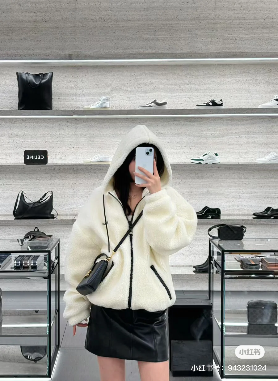 Миниатюрная кожаная сумка-ведро Celine Triomphe - черная