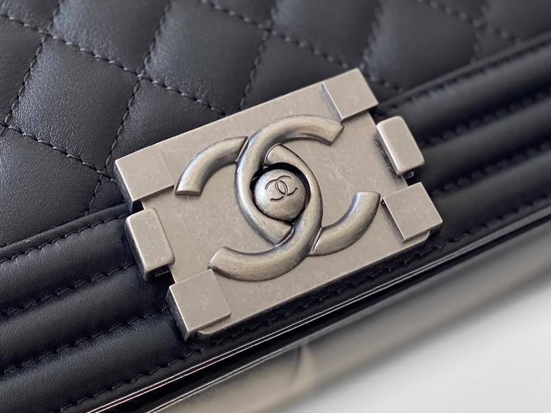 Chanel Le Boy 25 - Черная телячья кожа - Винтажная серебряная пряжка