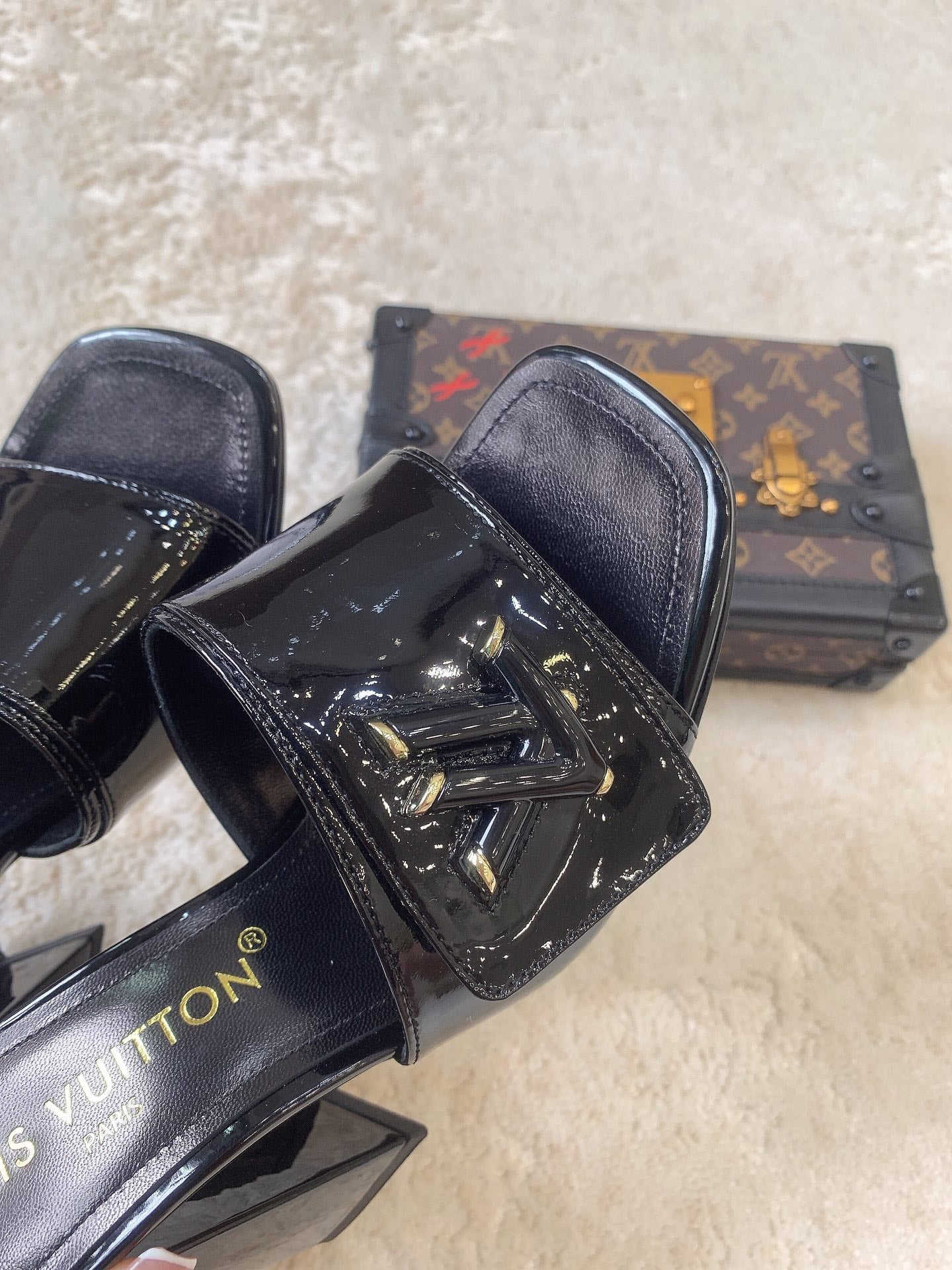 Новинка сезона весна/лето 2023 от LV - Туфли на высоком каблуке - Черные