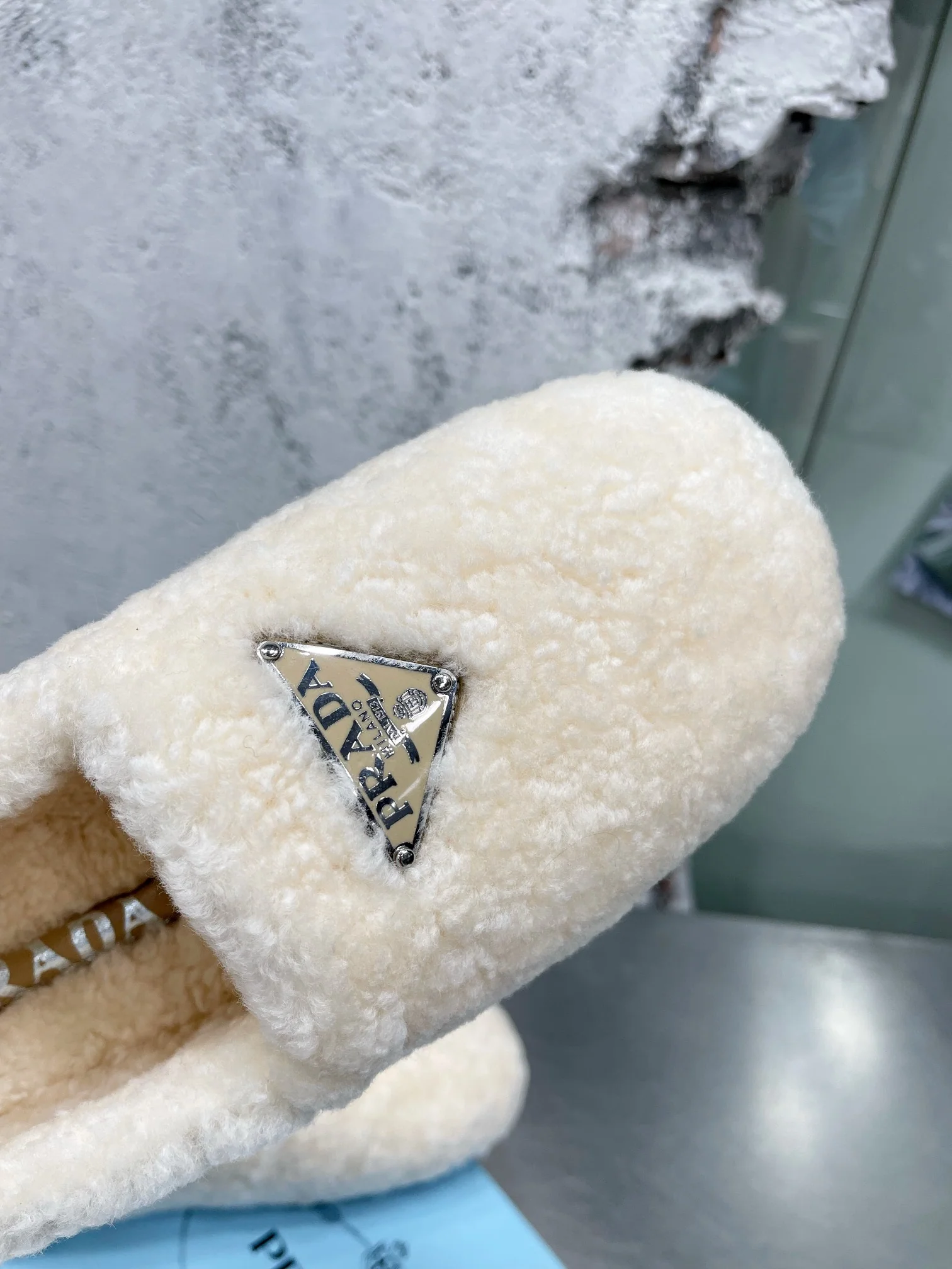 Prada - Новинка сезона осень/зима 2022 - Меховые балетки