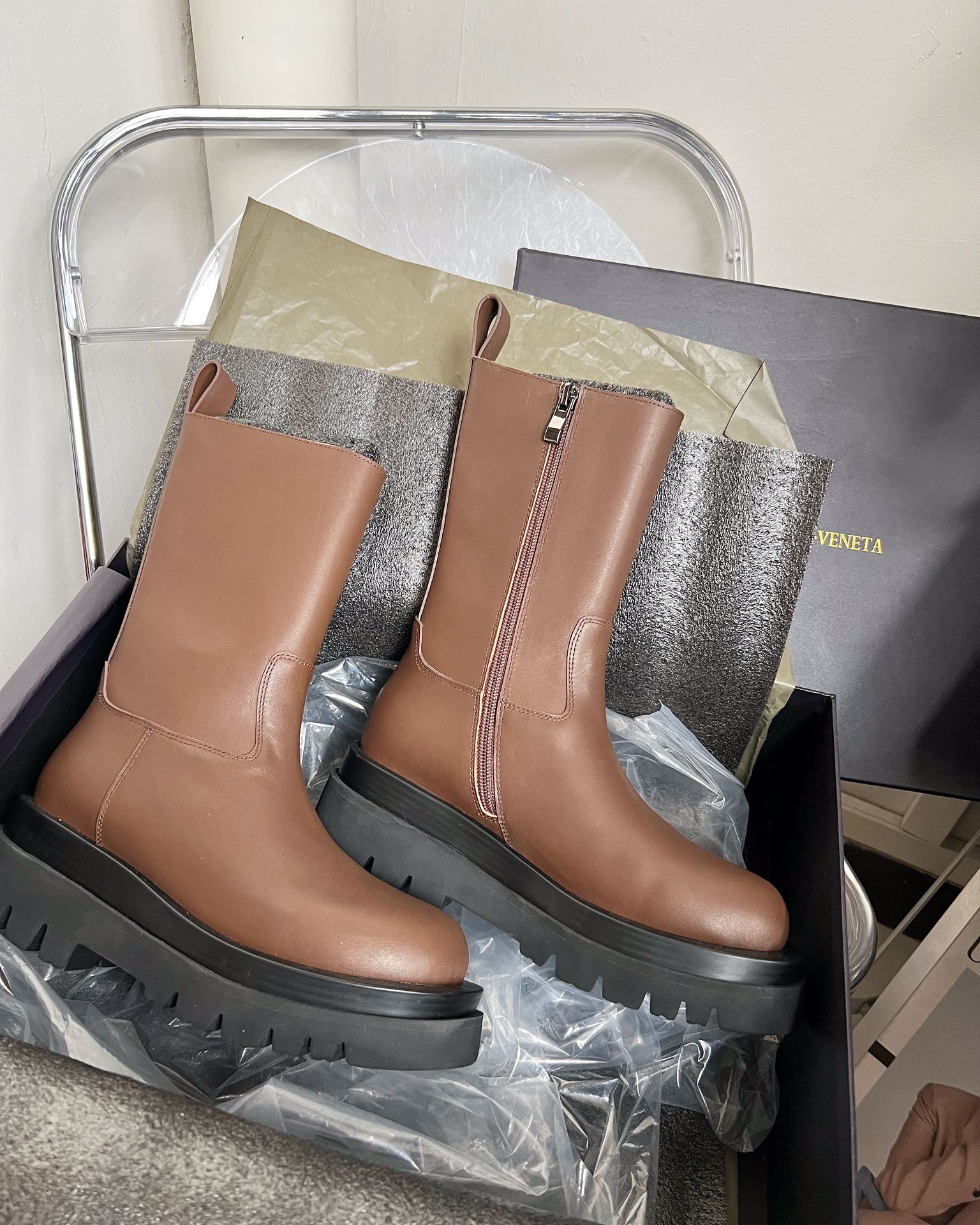 Новинка осенне-зимней коллекции BV - Ботильоны на молнии - Коричневые