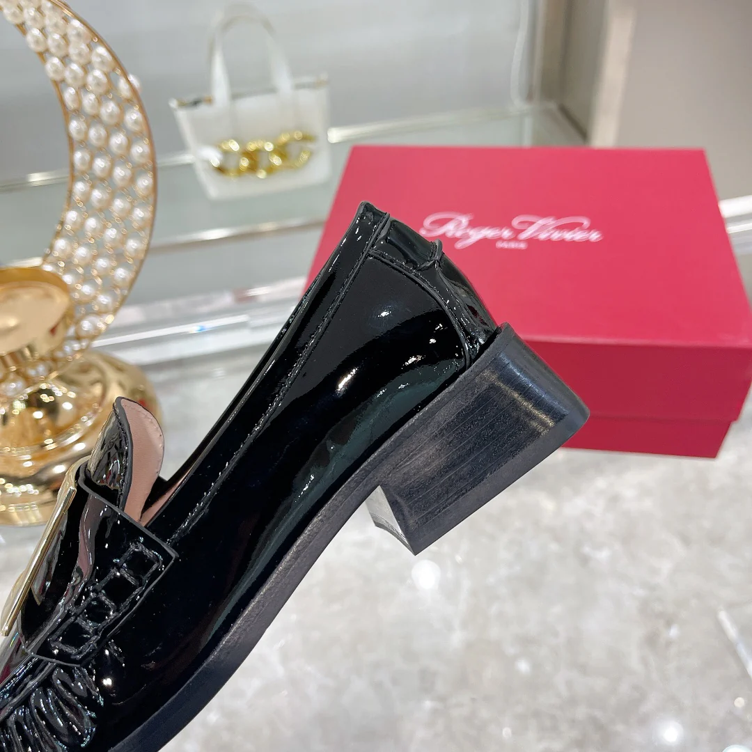 Лакированные лоферы с квадратной пряжкой — черные