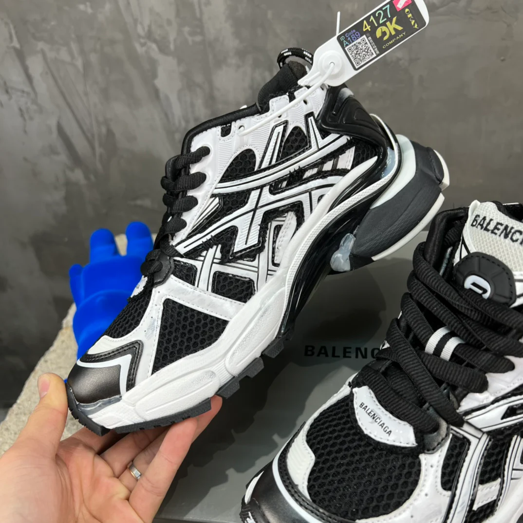 Кроссовки Balenciaga Runner - унисекс - черно-белые
