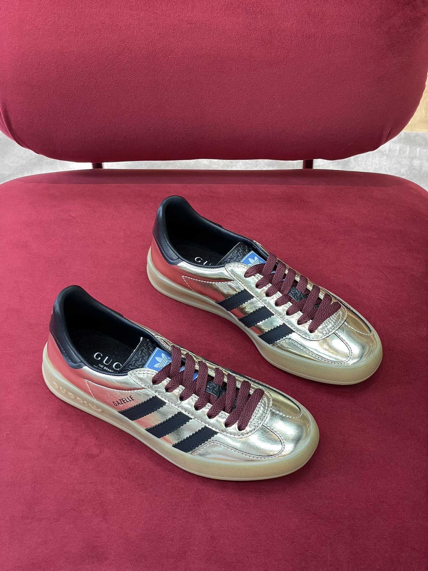 Новинки осенне-зимней коллекции Gucci 2022 — Коллаборация — Кроссовки — Унисекс — Золотой