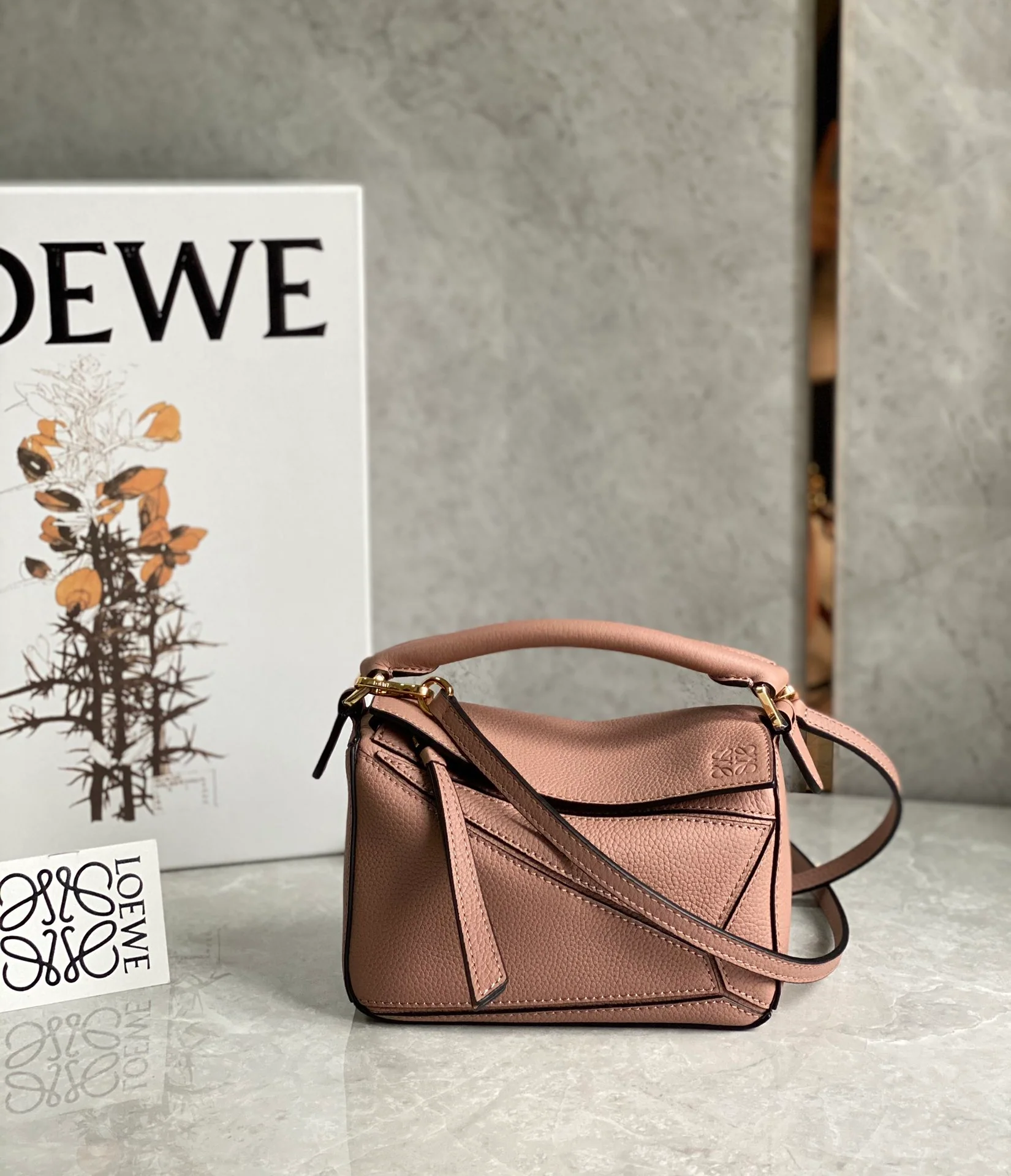 Мини-сумка Loewe Puzzle Bag из телячьей кожи, размер 27.