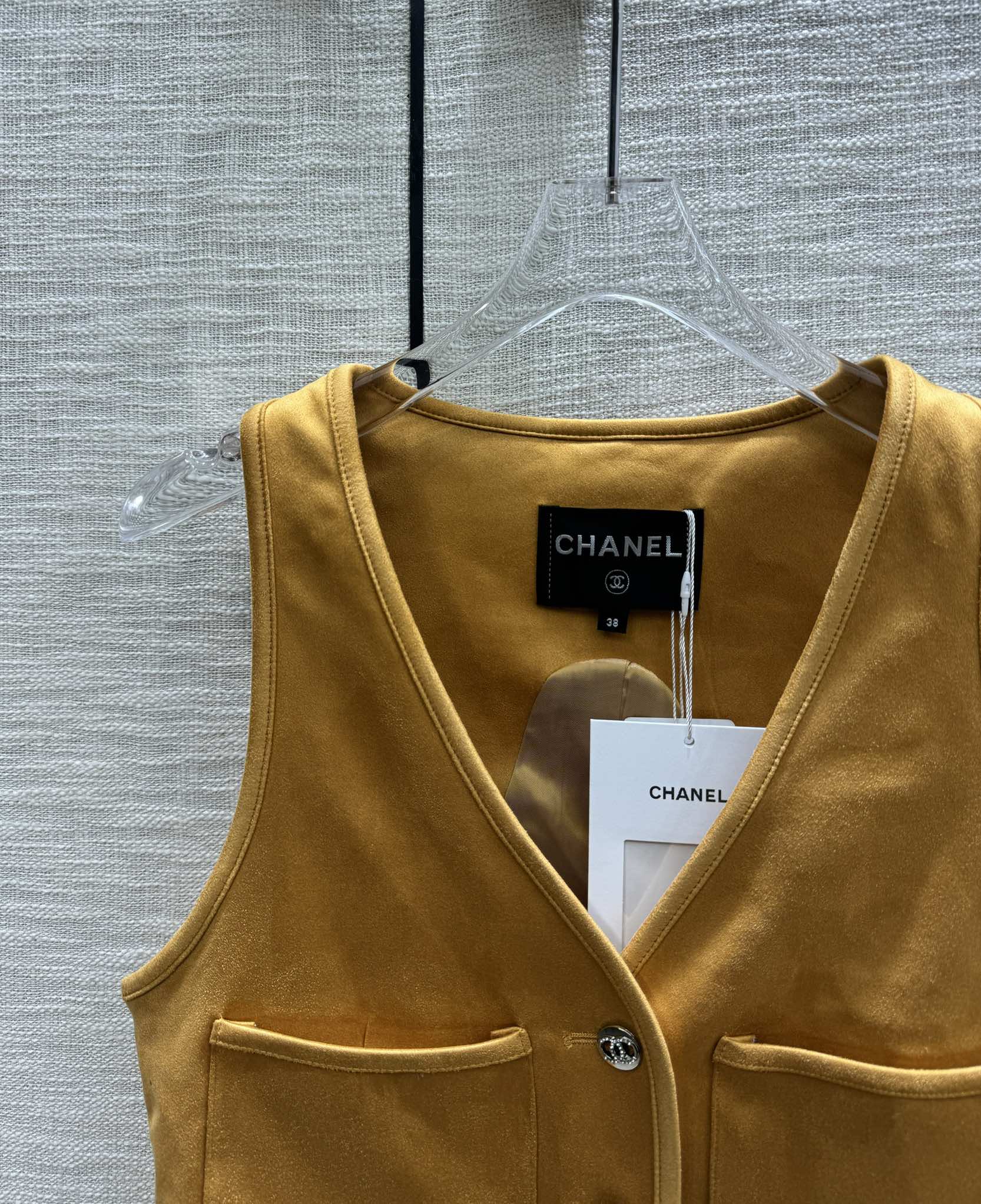 Экологичный жилет-комплект Chanel 2403 из искусственной замши