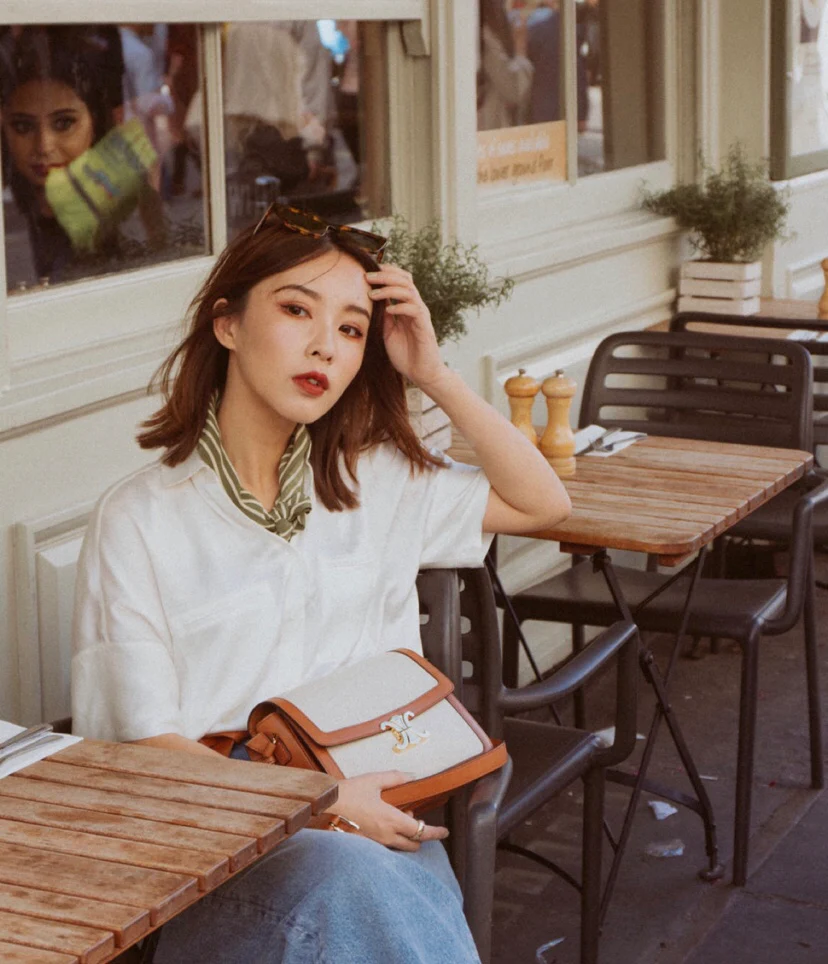 Сумка Celine Triomphe Classic из льна и белой кожи, коричнево-бежевого цвета, большой размер 22 см.