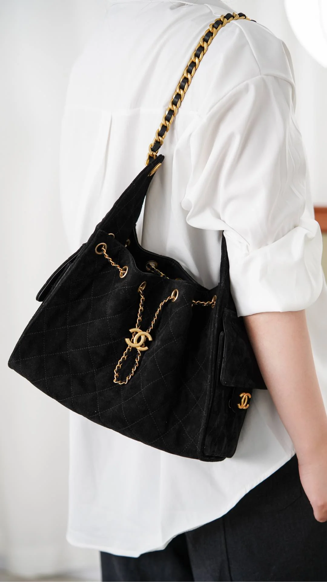 Сумка-хобо Chanel 25c с завязками, маленький размер, черная замша.