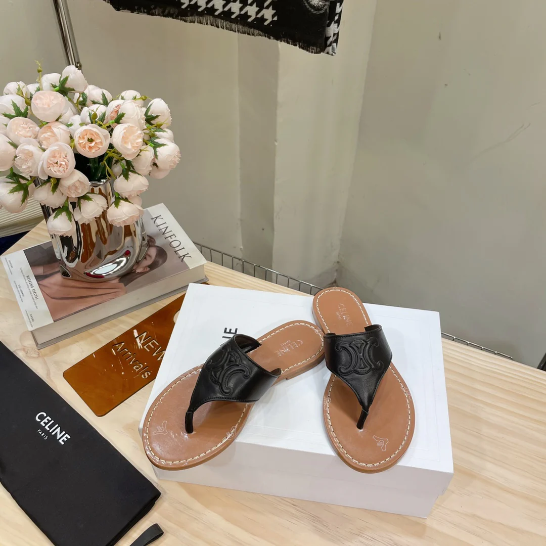 Celine - Новинка весна/лето 2023 - Ретро-шлепанцы Arc de Triomphe