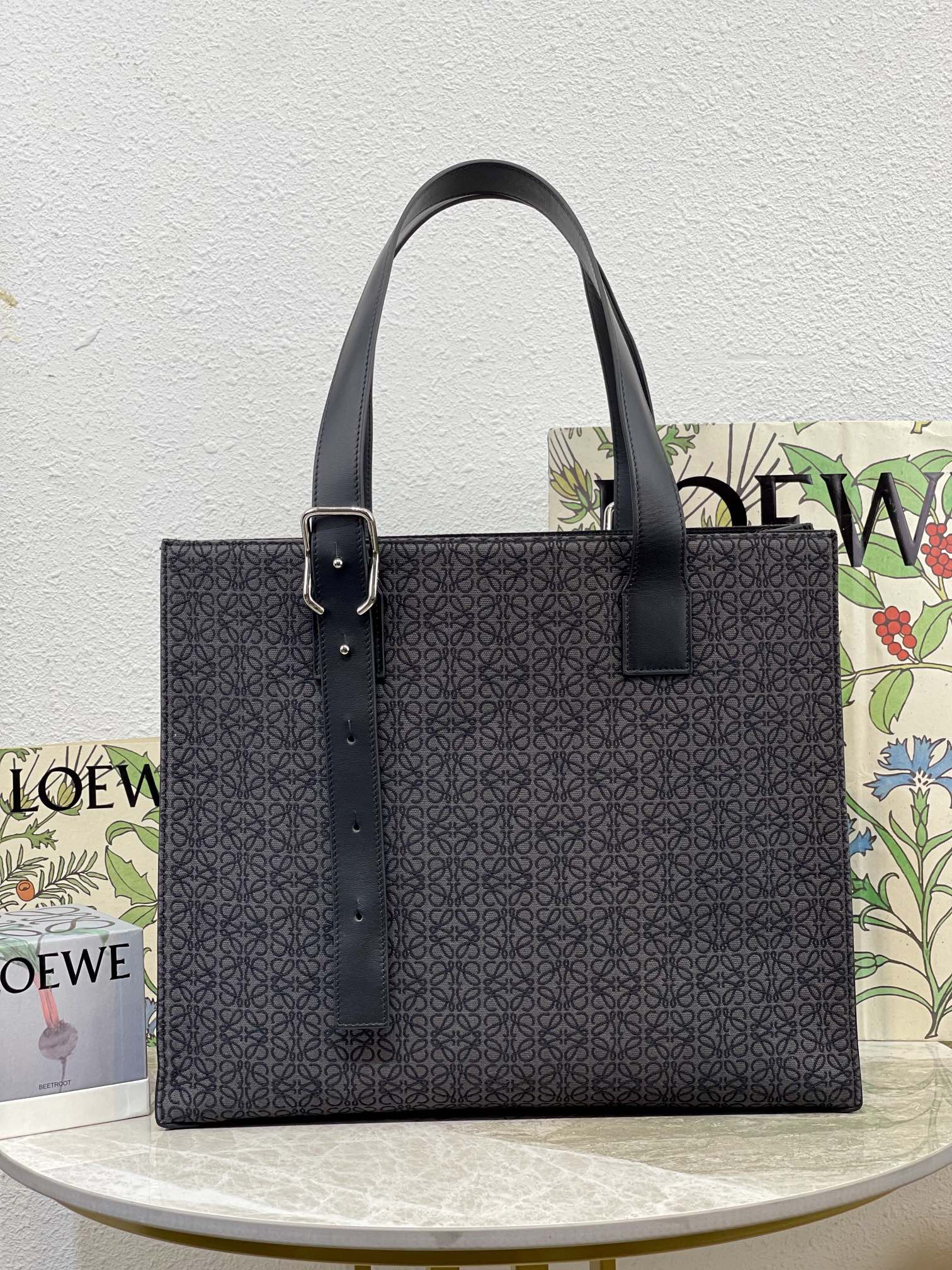 Сумка-тоут Loewe Buckle Monogram Straight с регулируемой длиной ручек