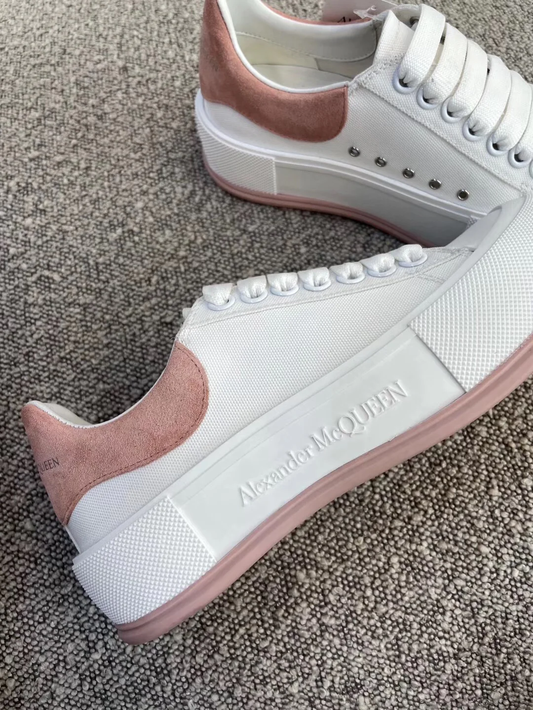 Низкие парусиновые кеды McQueen - белые.