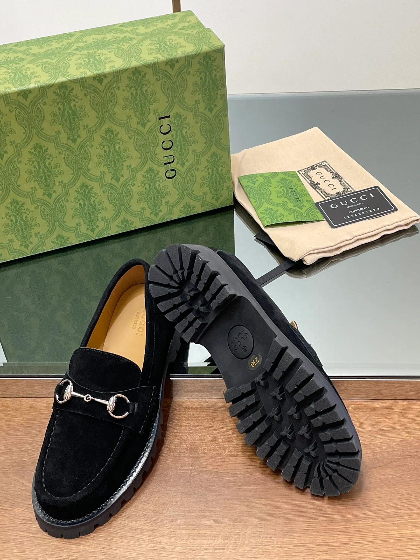 Замшевые лоферы Gucci 2024 - черные