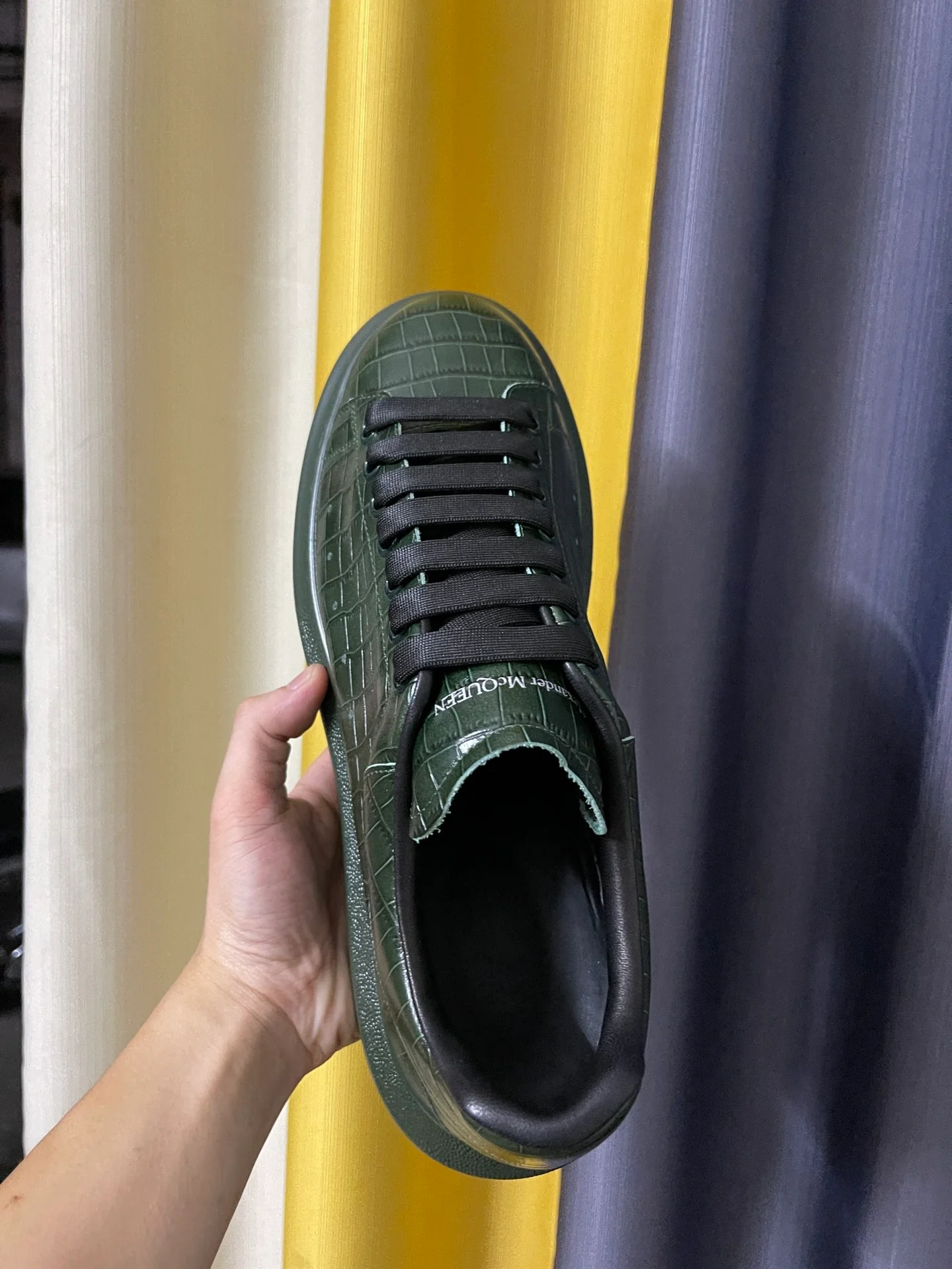 Классические белые кроссовки McQueen - унисекс - с масляной восковой обработкой и текстурой 