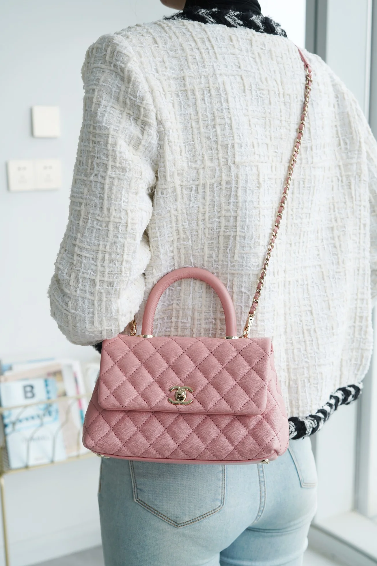 Сумка Chanel Coco Handle, розовая с пряжкой светло-золотистого цвета (маленький размер)