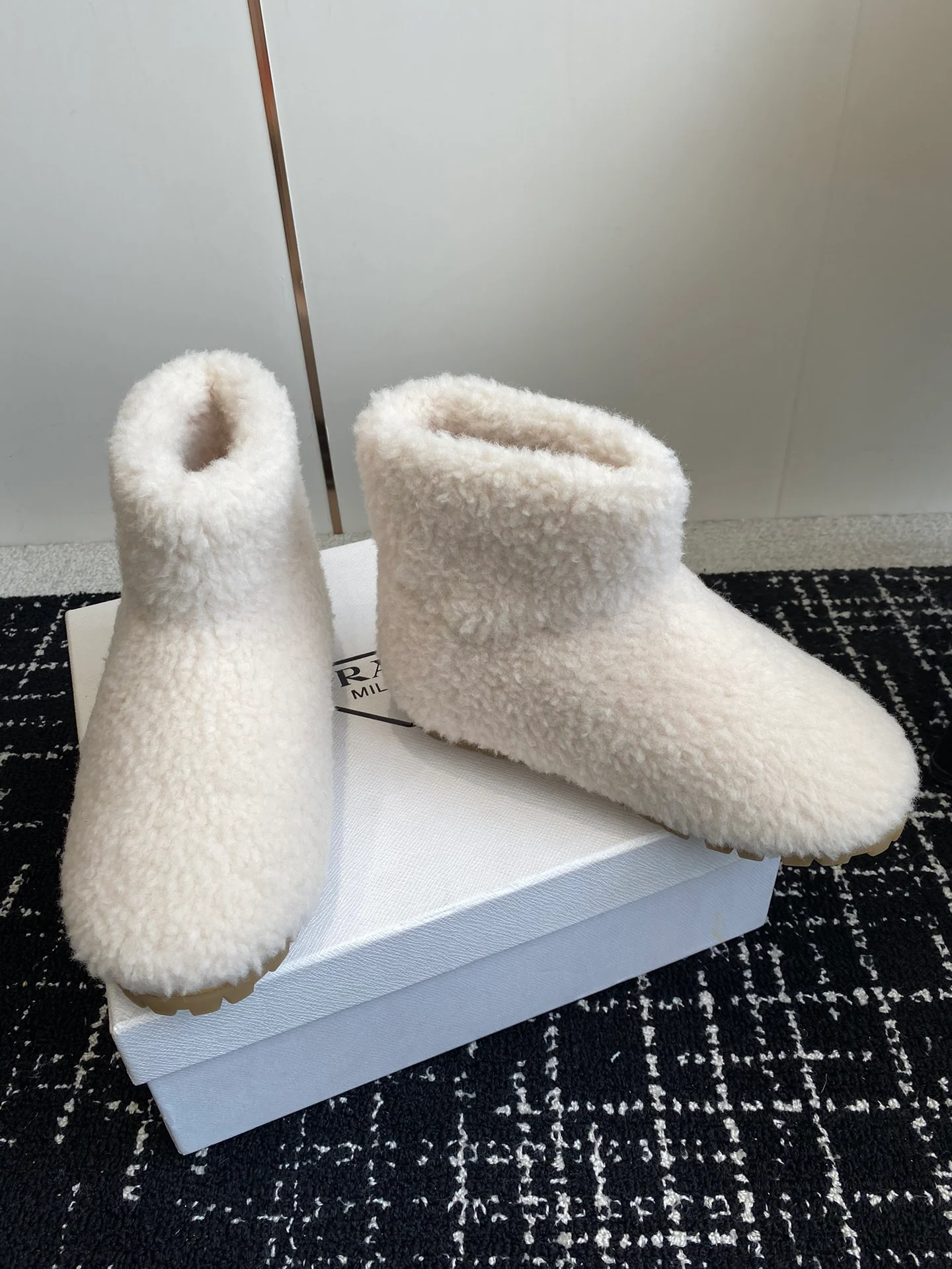 Шерстяные сапоги Miu Miu 2024 - белые