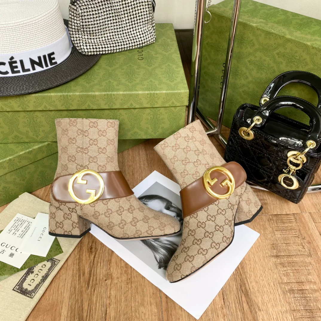 Новинка сезона осень/зима Gucci 22ss - Классические ботильоны с золотой пряжкой - Монограмма - 1