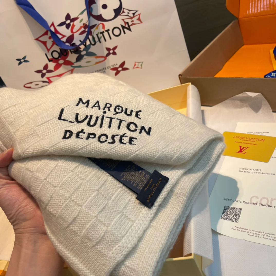 Классический однотонный шарф LV 2024 - белый