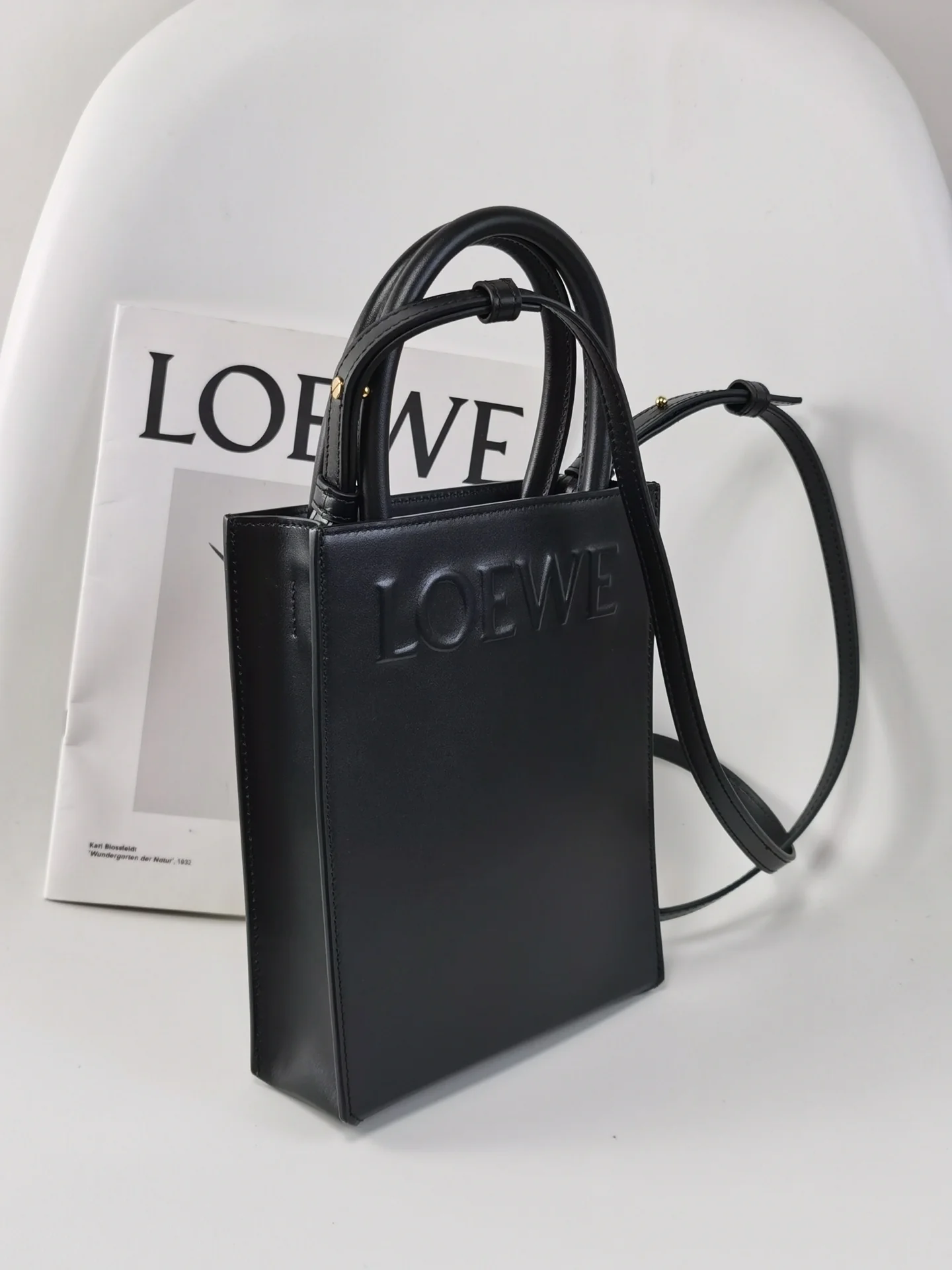 Сумка-тоут Loewe Standard A5 — гладкая телячья кожа — маленькая — черная