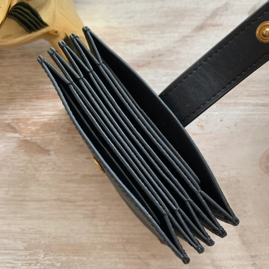 Celine 粒面牛皮风琴卡包