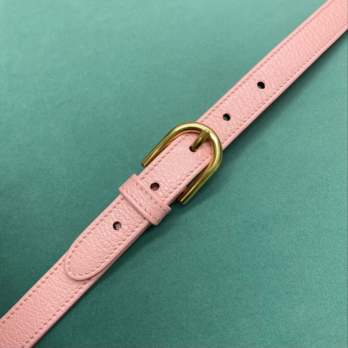 Весенняя коллекция Gucci 2023 — Сумка через плечо ?Полумесяц? — Розовая