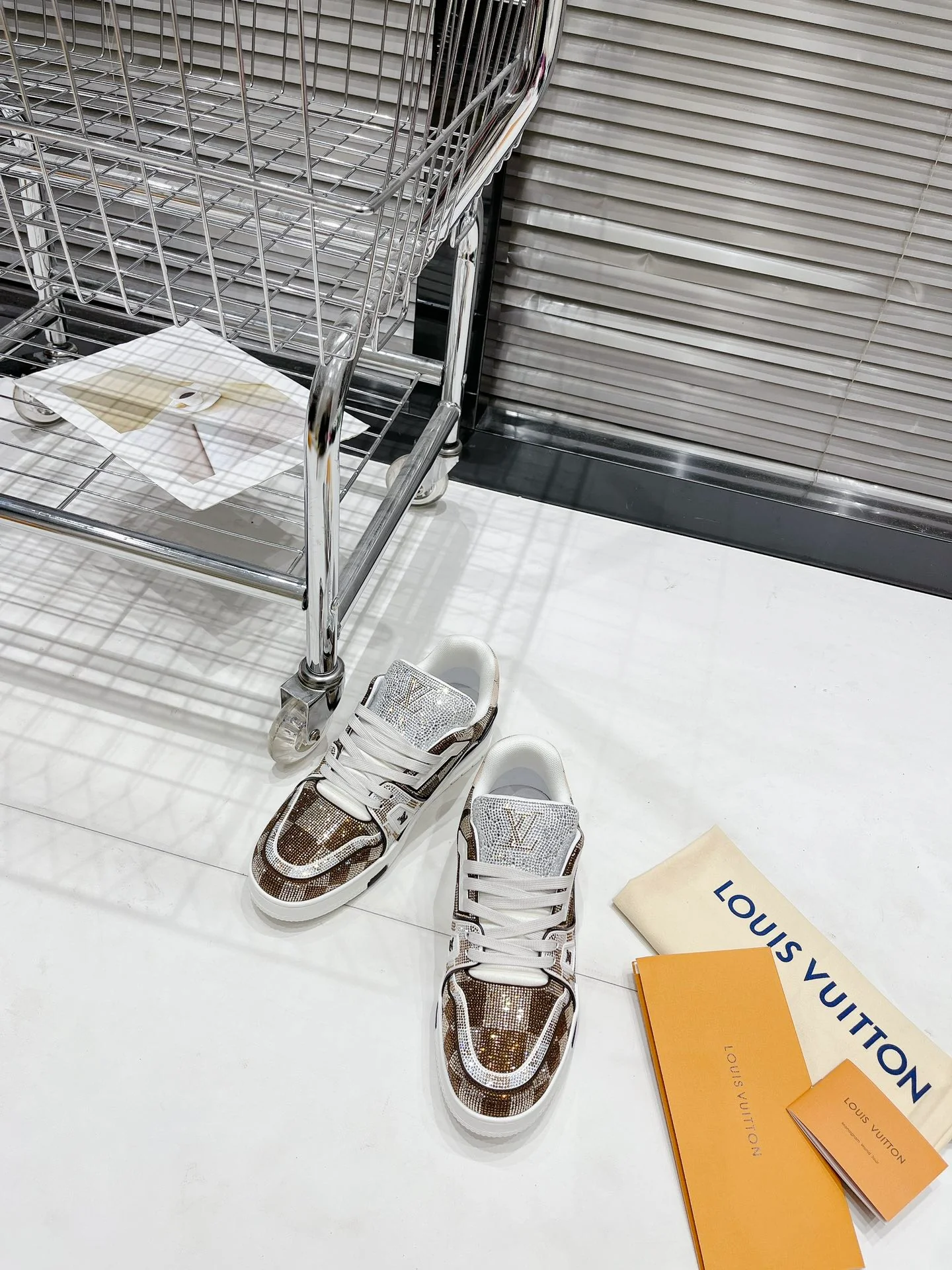 Кроссовки LV Trainer - Скейтбордистские кроссовки - Глянцевые, в клетку Damier, коричневые - Унисекс