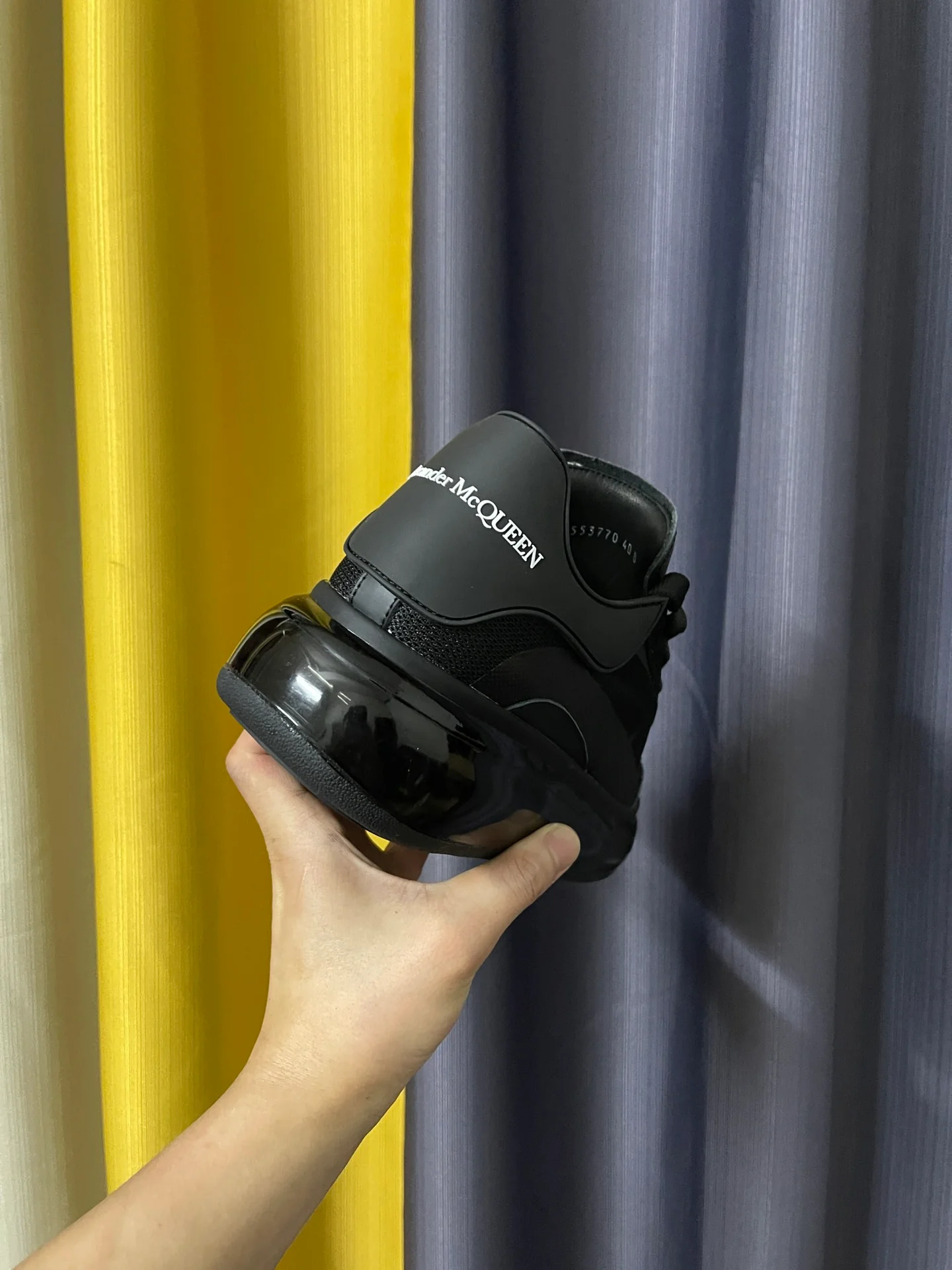 Классические белые кроссовки McQueen - унисекс - черная воздушная подушка