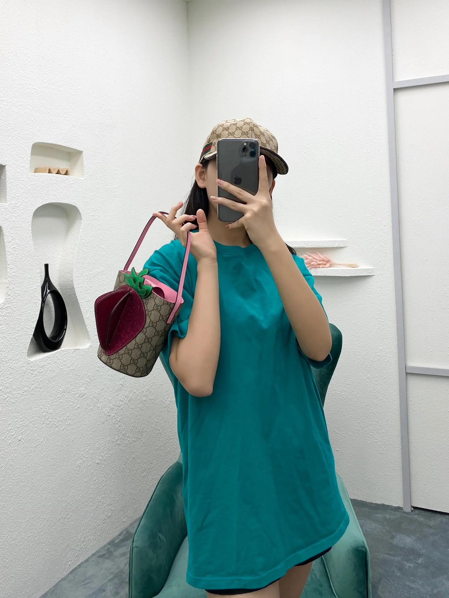 Gucci-夏季草莓水桶包